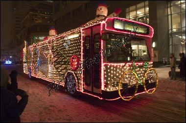 decorated_bus_at_holi_a69e4.jpg