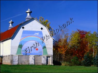 barn_with_mural.jpg