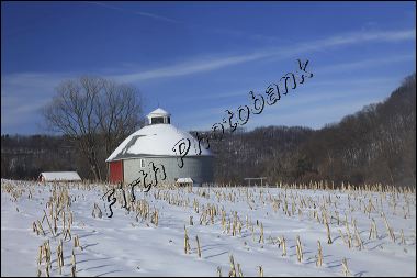 snow_covered_round_barn__36.jpg